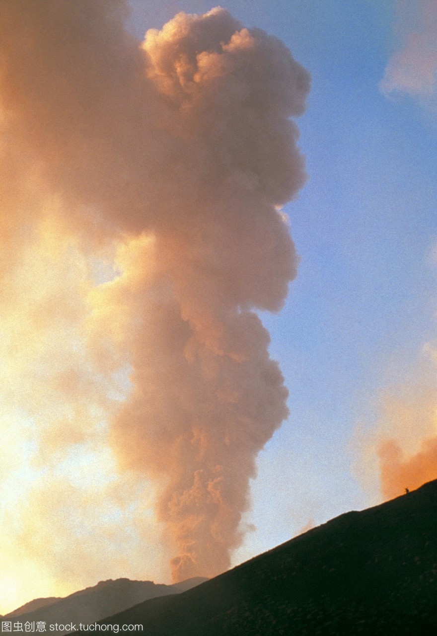 蒸汽的呼吸 埃特納火山如何用溫和脫氣避免毀滅性噴發(fā)